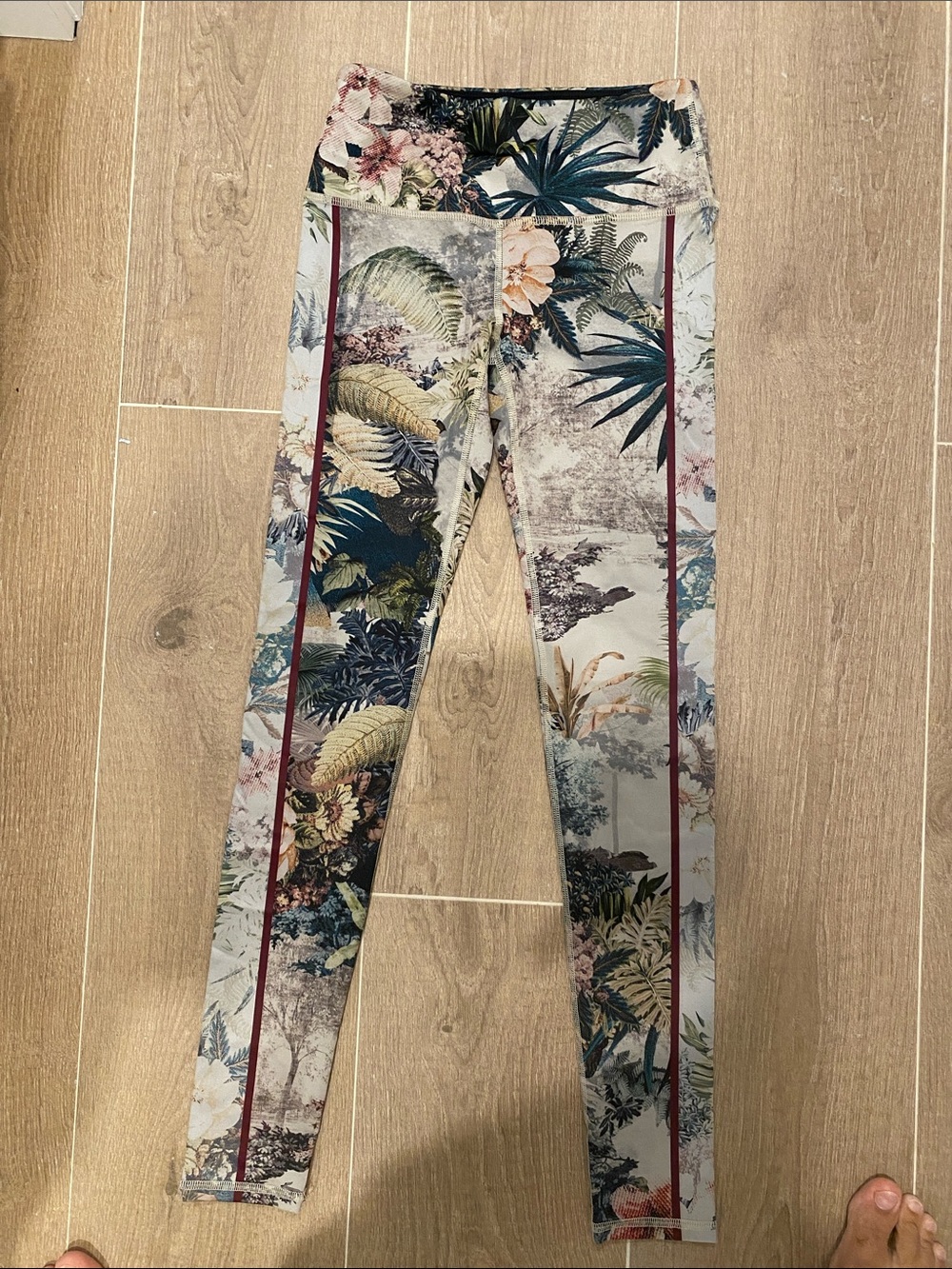 Noli Tropical Floral Print Leggings with Burgundy Side Stripes